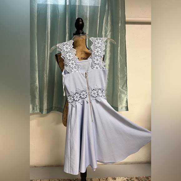 Beautiful dress - Picture 2 of 4